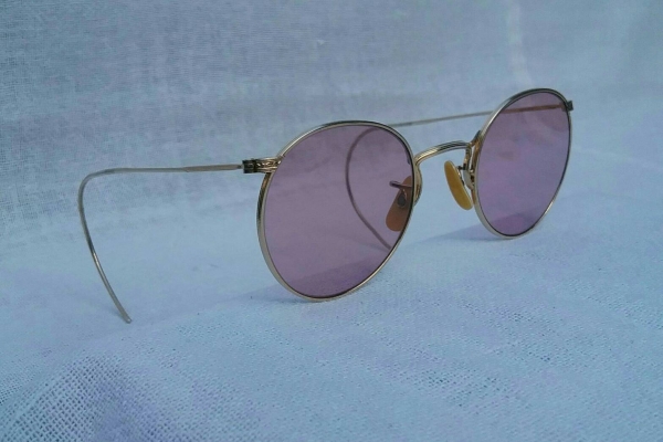 แว่นตาอเมริกันที่ยิ่งใหญ่ที่สุดในศตวรรษที่ 20  'เอโอ ฟูล - วิว'  งานสร้างทศวรรษ 1940's  ทองโกลด์ฟิลด์ 12 K  สัดส่วนทองคำบริสุทธิ์ 50\%  งานทองเดินลาย  ล้ำค่า หายาก !  Antique AO American Optical handcr