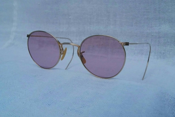 แว่นตาอเมริกันที่ยิ่งใหญ่ที่สุดในศตวรรษที่ 20  'เอโอ ฟูล - วิว'  งานสร้างทศวรรษ 1940's  ทองโกลด์ฟิลด์ 12 K  สัดส่วนทองคำบริสุทธิ์ 50\%  งานทองเดินลาย  ล้ำค่า หายาก !  Antique AO American Optical handcr