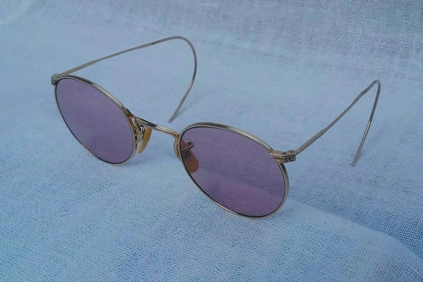 แว่นตาอเมริกันที่ยิ่งใหญ่ที่สุดในศตวรรษที่ 20  'เอโอ ฟูล - วิว'  งานสร้างทศวรรษ 1940's  ทองโกลด์ฟิลด์ 12 K  สัดส่วนทองคำบริสุทธิ์ 50\%  งานทองเดินลาย  ล้ำค่า หายาก !  Antique AO American Optical handcr