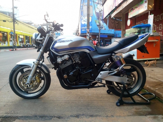 ขาย HONDA CB400 VTEC1 ปี2001 สีเดิมๆญี่ปุ่น มีท่อแต่ง กระจกแต่ง แฮนด์แต่ง ไฟเลี้ยวแต่ง ไฟหน้าตาเพชร 