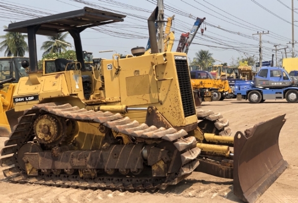 ขายรถดันดิน CAT D4H (4,XXX ชั่วโมง) นำเข้าเองจากญี่ปุ่น สภาพสวยพร้อมใช้งาน มีVDOการทำงานครับ ขายรถดันดิน CAT D4H (4,XXX ชั่วโมง) นำเข้าเองจากญี่ปุ่น สภาพสวยพร้อมใช้งาน มีVDOการทำงานครับ