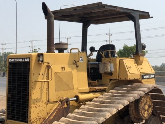 ขายรถดันดิน CAT D4H (4,XXX ชั่วโมง) นำเข้าเองจากญี่ปุ่น สภาพสวยพร้อมใช้งาน มีVDOการทำงานครับ