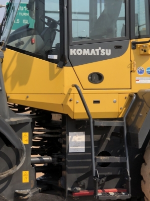 ขายรถตักล้อยาง KOMATSU WA320-7 ปี 2015 นำเข้าเองจากญี่ปุ่น สภาพสวยพร้อมใช้ มีVDOการทำงานครับ
