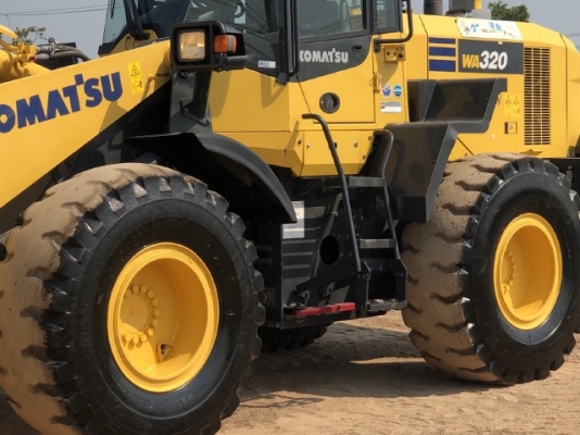 ขายรถตักล้อยาง KOMATSU WA320-7 ปี 2015 นำเข้าเองจากญี่ปุ่น สภาพสวยพร้อมใช้ มีVDOการทำงานครับ