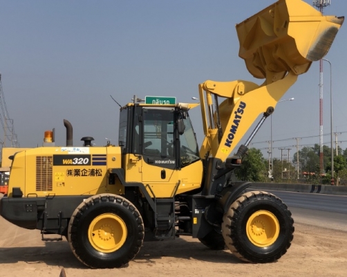 ขายรถตักล้อยาง KOMATSU WA320-7 ปี 2015 นำเข้าเองจากญี่ปุ่น สภาพสวยพร้อมใช้ มีVDOการทำงานครับ