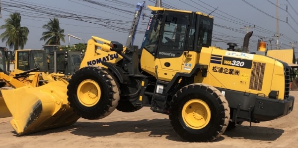 ขายรถตักล้อยาง KOMATSU WA320-7 ปี 2015 นำเข้าเองจากญี่ปุ่น สภาพสวยพร้อมใช้ มีVDOการทำงานครับ