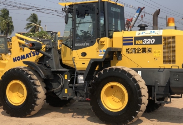 ขายรถตักล้อยาง KOMATSU WA320-7 ปี 2015 นำเข้าเองจากญี่ปุ่น สภาพสวยพร้อมใช้ มีVDOการทำงานครับ