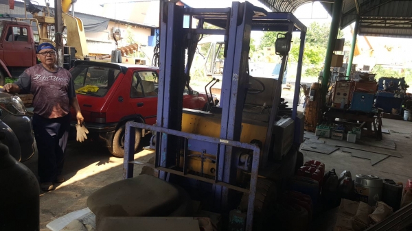 ขาย รถฟอร์คลิฟต์ 2 ตัน KOMATSU FD20-8 เสาสูง 3.60 เมตร รถใช้งานได้ปกติ ราคาต่อรองได้