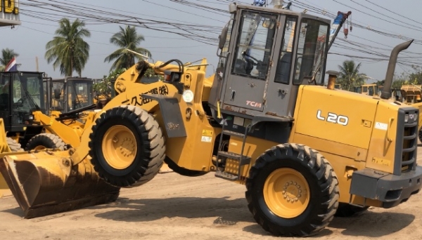 ขายรถตักล้อยาง TCM L20-3 แขนยาวพิเศษ นำเข้าจากญี่ปุ่น สภาพสวยพร้อมใช้งาน มีVDOการทำงานครับ