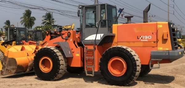 ขายรถตักล้อยาง TCM L35-3 (HITACHI LX190-7) นำเข้าเองจากญี่ปุ่น สภาพสวยพร้อมใช้ มีVDOการทำงานครับ
