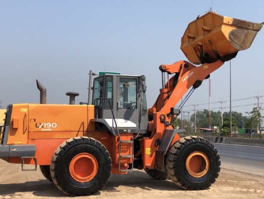 ขายรถตักล้อยาง TCM L35-3 (HITACHI LX190-7) นำเข้าเองจากญี่ปุ่น สภาพสวยพร้อมใช้ มีVDOการทำงานครับ