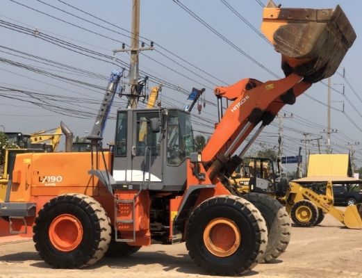 ขายรถตักล้อยาง TCM L35-3 (HITACHI LX190-7) นำเข้าเองจากญี่ปุ่น สภาพสวยพร้อมใช้ มีVDOการทำงานครับ