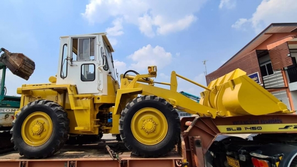 ขายด่วนรถตักโตต้าSD20HLเอวอ่อนขับ4ล้อมีวิดีโอให้ดูรถนอกนำเข้าขนาดใหญ่ตัก1.5คิวยกสูง3เมตรเกียร์ทอร์คเครื่องดีเซล2H6สูบปั้มแรงเทียบเท่าโคมัสซูWA80รถเพื่งนำเข้ามายังไม่เคยใช้งานในเลย