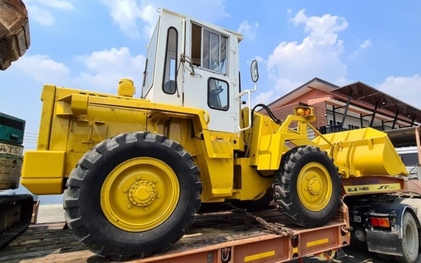 ขายด่วนรถตักโตต้าSD20HLเอวอ่อนขับ4ล้อมีวิดีโอให้ดูรถนอกนำเข้าขนาดใหญ่ตัก1.5คิวยกสูง3เมตรเกียร์ทอร์คเครื่องดีเซล2H6สูบปั้มแรงเทียบเท่าโคมัสซูWA80รถเพื่งนำเข้ามายังไม่เคยใช้งานในเลย