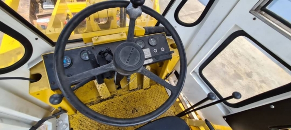 ขายด่วนรถตักโตต้าSD20HLเอวอ่อนขับ4ล้อมีวิดีโอให้ดูรถนอกนำเข้าขนาดใหญ่ตัก1.5คิวยกสูง3เมตรเกียร์ทอร์คเครื่องดีเซล2H6สูบปั้มแรงเทียบเท่าโคมัสซูWA80รถเพื่งนำเข้ามายังไม่เคยใช้งานในเลย