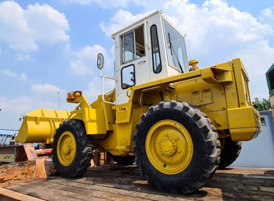 ขายด่วนรถตักโตต้าSD20HLเอวอ่อนขับ4ล้อมีวิดีโอให้ดูรถนอกนำเข้าขนาดใหญ่ตัก1.5คิวยกสูง3เมตรเกียร์ทอร์คเครื่องดีเซล2H6สูบปั้มแรงเทียบเท่าโคมัสซูWA80รถเพื่งนำเข้ามายังไม่เคยใช้งานในเลย