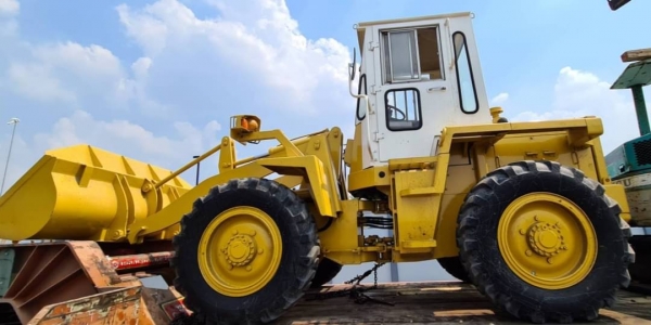 ขายด่วนรถตักโตต้าSD20HLเอวอ่อนขับ4ล้อมีวิดีโอให้ดูรถนอกนำเข้าขนาดใหญ่ตัก1.5คิวยกสูง3เมตรเกียร์ทอร์คเครื่องดีเซล2H6สูบปั้มแรงเทียบเท่าโคมัสซูWA80รถเพื่งนำเข้ามายังไม่เคยใช้งานในเลย