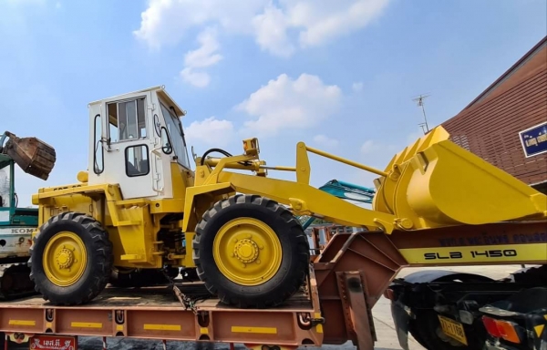 ขายด่วนรถตักโตต้าSD20HLเอวอ่อนขับ4ล้อมีวิดีโอให้ดูรถนอกนำเข้าขนาดใหญ่ตัก1.5คิวยกสูง3เมตรเกียร์ทอร์คเครื่องดีเซล2H6สูบปั้มแรงเทียบเท่าโคมัสซูWA80รถเพื่งนำเข้ามายังไม่เคยใช้งานในเลย