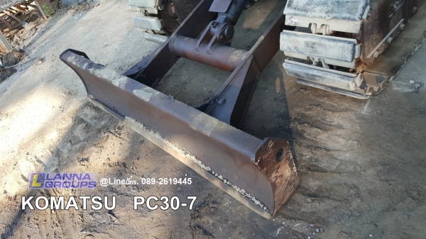 ขายรถขุดKOMATSU PC30-7 เครื่องยนต์komatsu-3D84 ,คอนโทรลน้ำมัน, ปั๊มนิ้ว, แทรคเหล็กก๊อบยาง, ใบมีด, รถ