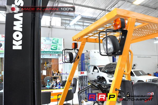 ขายรถโฟล์คลิฟท์มือสอง KOMATSU รุ่น FD25-8-146238 นำเข้าจากประเทศญี่ปุ่น 100\% ไม่เคยใช้งานในไทย