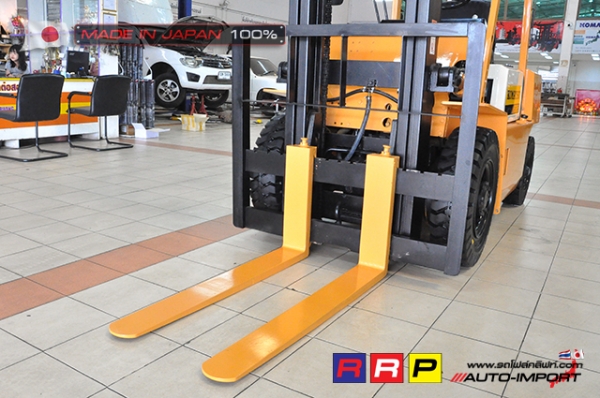 ขายรถโฟล์คลิฟท์มือสอง KOMATSU รุ่น FD25-8-146238 นำเข้าจากประเทศญี่ปุ่น 100\% ไม่เคยใช้งานในไทย