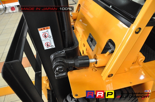 ขายรถโฟล์คลิฟท์มือสอง KOMATSU รุ่น FD25-8-146238 นำเข้าจากประเทศญี่ปุ่น 100\% ไม่เคยใช้งานในไทย