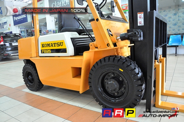 ขายรถโฟล์คลิฟท์มือสอง KOMATSU รุ่น FD25-8-146238 นำเข้าจากประเทศญี่ปุ่น 100\% ไม่เคยใช้งานในไทย