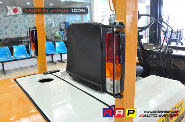 ขายรถโฟล์คลิฟท์มือสอง KOMATSU รุ่น FD25-8-146238 นำเข้าจากประเทศญี่ปุ่น 100\% ไม่เคยใช้งานในไทย