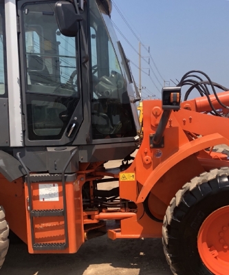 ขายรถตักล้อยาง HITACHI ZW140 (เท่าเทียบ WA200-6) ปี 2012 นำเข้าจากญี่ปุ่น มีVDOการทำงานครับ