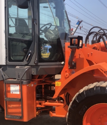 ขายรถตักล้อยาง HITACHI ZW140 (เท่าเทียบ WA200-6) ปี 2012 นำเข้าจากญี่ปุ่น มีVDOการทำงานครับ