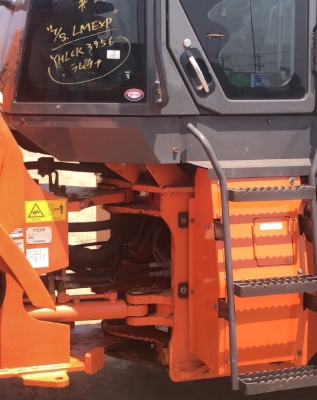 ขายรถตักล้อยาง HITACHI ZW140 (เท่าเทียบ WA200-6) ปี 2012 นำเข้าจากญี่ปุ่น มีVDOการทำงานครับ