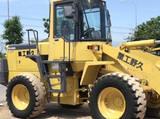 ขายรถตักล้อยาง KOMATSU WA200-3 รถนอกนำเข้าจากญี่ปุ่น สภาพสวยพร้อมใช้ มีVDOการทำงานครับ