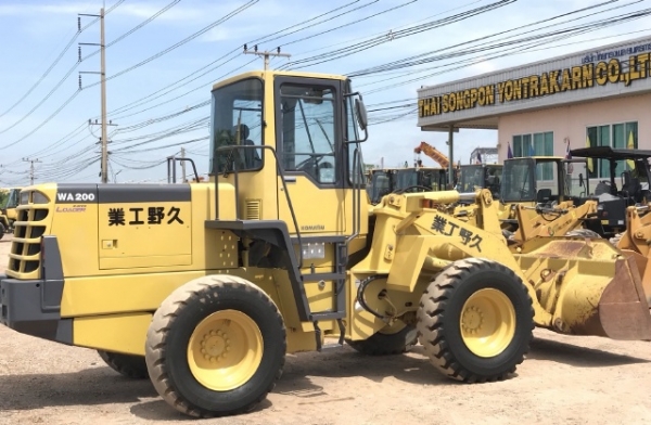 ขายรถตักล้อยาง KOMATSU WA200-3 รถนอกนำเข้าจากญี่ปุ่น สภาพสวยพร้อมใช้ มีVDOการทำงานครับ