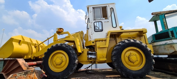 ขายด่วน220,000บาทรถตักโตต้าSD20HLเอวอ่อนขับ4ล้อรถนอกนำเข้าขนาดใหญ่ตัก1.5คิวยกสูง3เมตรเกียร์ทอร์คเครื่องดีเซล2H6สูบปั้มแรงเทียบเท่าโคมัสซูWA80รถเพื่งนำเข้ามายังไม่เคยใช้ในไทยเลยการันตีใช้ดีจริงๆราคาถูก081-989-1989หรั่งครับ