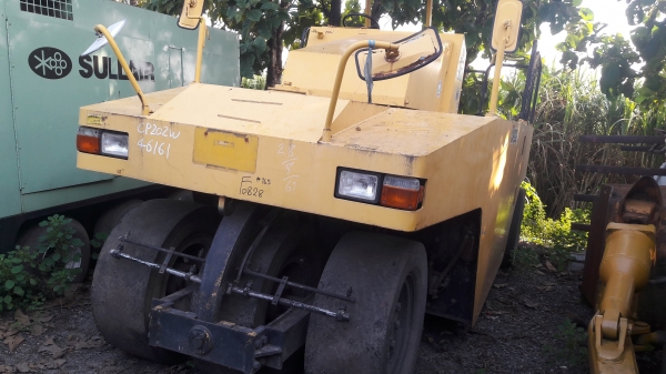 ขายรถบด DYNAPAC รุ่น CP202W หน้า3 หลัง 4 ปี 1999 นำเข้า สภาพดีมาก เดิมๆพร้อมใช้ ไมล์น้อย 2800 กม.โทร