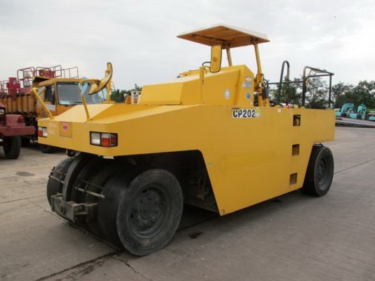 ขายรถบด DYNAPAC รุ่น CP202W หน้า3 หลัง 4 ปี 1999 นำเข้า สภาพดีมาก เดิมๆพร้อมใช้ ไมล์น้อย 2800 กม.โทร