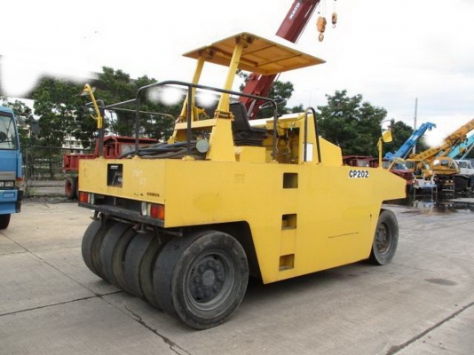 ขายรถบด DYNAPAC รุ่น CP202W หน้า3 หลัง 4 ปี 1999 นำเข้า สภาพดีมาก เดิมๆพร้อมใช้ ไมล์น้อย 2800 กม.โทร