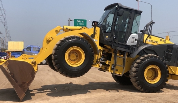 ขายรถตักล้อยาง HITACHI ZW220-5B (เทียบเท่า WA380-7) ปี 2016 นำเข้าจากญี่ปุ่น มีVDOการทำงานครับ