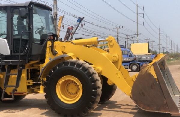 ขายรถตักล้อยาง HITACHI ZW220-5B (เทียบเท่า WA380-7) ปี 2016 นำเข้าจากญี่ปุ่น มีVDOการทำงานครับ