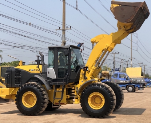ขายรถตักล้อยาง HITACHI ZW220-5B (เทียบเท่า WA380-7) ปี 2016 นำเข้าจากญี่ปุ่น มีVDOการทำงานครับ