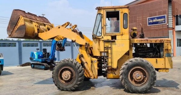 ขายด่วน245,000บาทรถตักTCM45HLเอวอ่อนขับ4ล้อรถนอกนำเข้าขนาดใหญ่ตัก2.5คิวยกสูง4เมตรเกียร์ทอร์คเครื่องดีเซลอีซูซู6สูบปั้มแรงเทียบเท่าโคมัสซูWA200รถเพื่งนำเข้ามาสถาพดียังไม่เคยใช้ในไทยเลยการันตีใช้ดีจริงๆขายราคาถูก โทร081-989-1989 หรั่งครับ