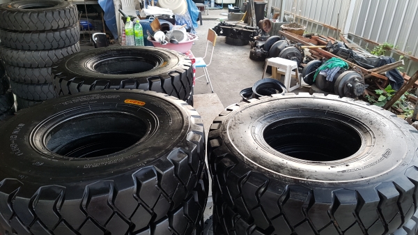 ขายยางลม รถยกโฟล์คลิฟท์ ขนาด 600-15 ,28&times;9-15 , 700-12 ,650-10,600-9 ยางญี่ปุ่น หรือ ไต้หวัน ค่ะ 0844591695 เหมี๋ยวค่ะ