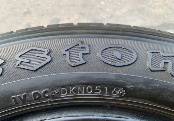 ยาง 235-60-18 Firestone ปี 16 สภาพดี ดอกยางหนาปึกทุกเส้น