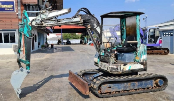ขายด่วนราคาพิเศษ195,000บาท รถแบคโฮ   KOMATSU  PC38UR เทียบเท่าPC40-6  รุ่นยอดนิยมเครื่องโคมัสซู3D95L เครื่องดีปั่มแรง รถนอกเพิ่งนำเข้ามาใหม่ยังไม่เคยใช้งานในเมืองไทย เอวแน่นพร้อมใช้บูมอาร์มสวยช่างล่างดีรถสวยเร็วแรงไม่โหลดพร้อมใช้สีเดิมๆ081-989-1989หรั่งคร