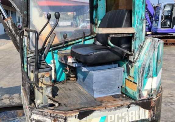 ขายด่วนราคาพิเศษ195,000บาท รถแบคโฮ   KOMATSU  PC38UR เทียบเท่าPC40-6  รุ่นยอดนิยมเครื่องโคมัสซู3D95L เครื่องดีปั่มแรง รถนอกเพิ่งนำเข้ามาใหม่ยังไม่เคยใช้งานในเมืองไทย เอวแน่นพร้อมใช้บูมอาร์มสวยช่างล่างดีรถสวยเร็วแรงไม่โหลดพร้อมใช้สีเดิมๆ081-989-1989หรั่งคร