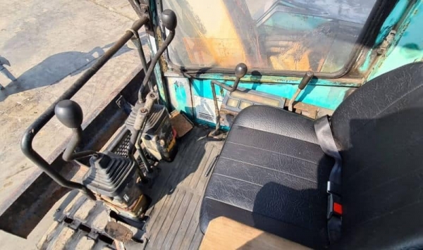 ขายด่วนราคาพิเศษ195,000บาท รถแบคโฮ   KOMATSU  PC38UR เทียบเท่าPC40-6  รุ่นยอดนิยมเครื่องโคมัสซู3D95L เครื่องดีปั่มแรง รถนอกเพิ่งนำเข้ามาใหม่ยังไม่เคยใช้งานในเมืองไทย เอวแน่นพร้อมใช้บูมอาร์มสวยช่างล่างดีรถสวยเร็วแรงไม่โหลดพร้อมใช้สีเดิมๆ081-989-1989หรั่งคร