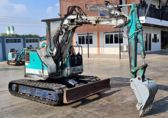ขายด่วนราคาพิเศษ195,000บาท รถแบคโฮ   KOMATSU  PC38UR เทียบเท่าPC40-6  รุ่นยอดนิยมเครื่องโคมัสซู3D95L เครื่องดีปั่มแรง รถนอกเพิ่งนำเข้ามาใหม่ยังไม่เคยใช้งานในเมืองไทย เอวแน่นพร้อมใช้บูมอาร์มสวยช่างล่างดีรถสวยเร็วแรงไม่โหลดพร้อมใช้สีเดิมๆ081-989-1989หรั่งคร