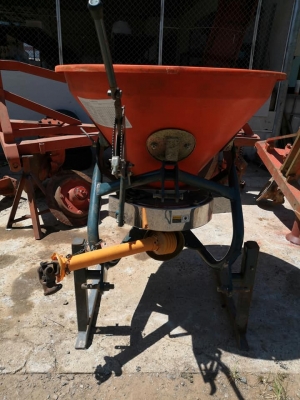 ขายถังหว่านปุ๋ย Kubota ตราช้าง รุ่นfs200 084-9997463 ขายถังหว่านปุ๋ย Kubota ตราช้าง รุ่นfs200 084-9997463