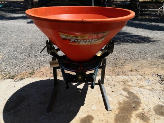 ขายถังหว่านปุ๋ย Kubota​ ตราช้าง รุ่นfs200 084-9997463