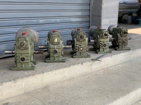 ( เหลือ 3 ตัวครับ )ขายหัวเกียร์ทดรอบ LM เบอร์ 70 อัตราทด 1:30 รุ่นเพลาเข้า 2ด้าน และเพลาออก 2ด้าน สภาพสวย หมุนนิ่ม พร้อมใช้งาน มี 5ตัวครับ ราคาตัวละ 1,700 บาทครับ ( เหลือ 3 ตัวครับ )ขายหัวเกียร์ทดรอบ LM เบอร์ 70 อัตราทด 1:30 รุ่นเพลาเข้า 2ด้าน และเพลาออก 2ด้าน สภาพสวย หมุนนิ่ม พร้อมใช้งาน มี 5ตัวครับ ราคาตัวละ 1,700 บาทครับ